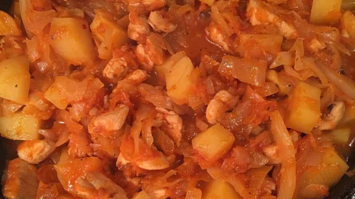 Тушеная капуста с картошкой мясом