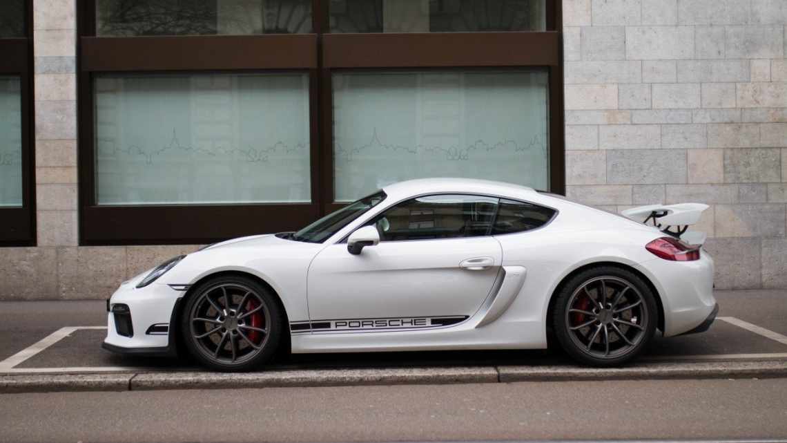 Стоит ли отказаться от Porsche Cayman в пользу Alfa 4C