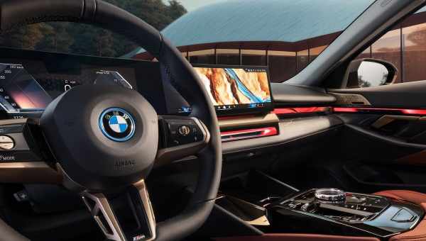 BMW срывает крышу на новом 8-Series
