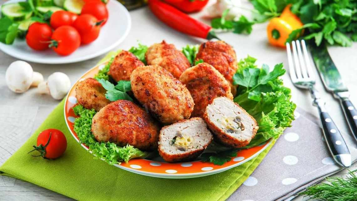 Мясные котлеты с грибами "Праздничные"