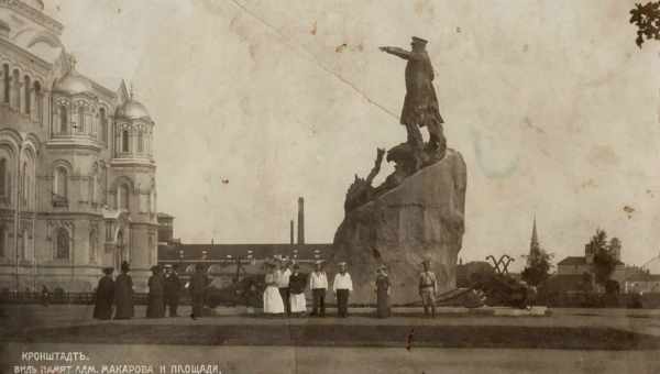 Памятник вице-адмиралу С. Макарову