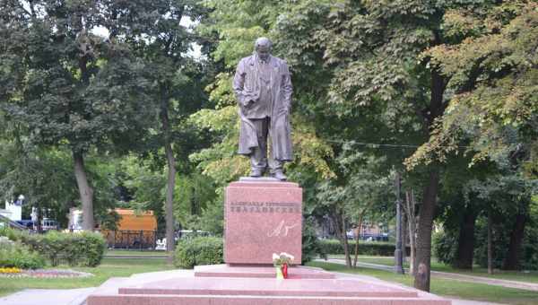 Памятник А.Т.Твардовскому