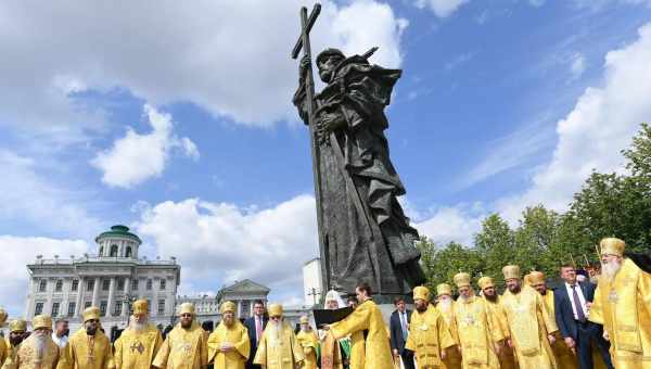 Памятник Крещению Руси