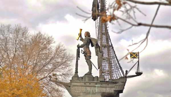 Памятник Петру Первому