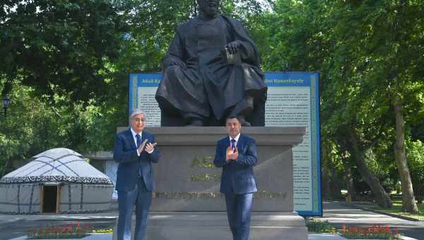 Памятник поэту и философу Абаю Кунанбаеву