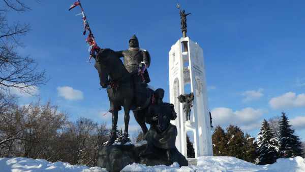 Памятник Александру Пересвету в поселке Борисоглебский