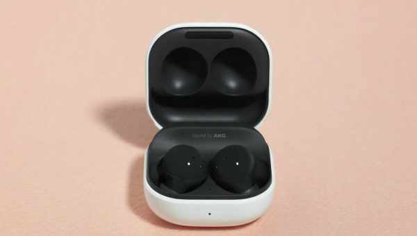 Samsung представила новые беспроводные наушники Galaxy Buds+