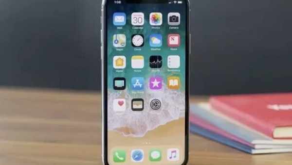 Концепция iPhone X 2018 с уменьшенной выемкой и рамками