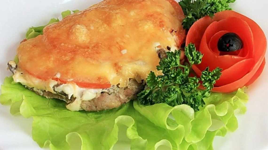 Мясо по-французски с солеными огурцами