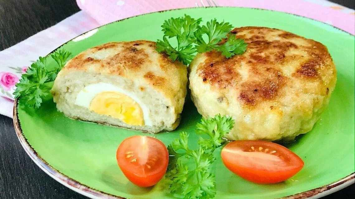 Куриные зразы с печенью и яблоком