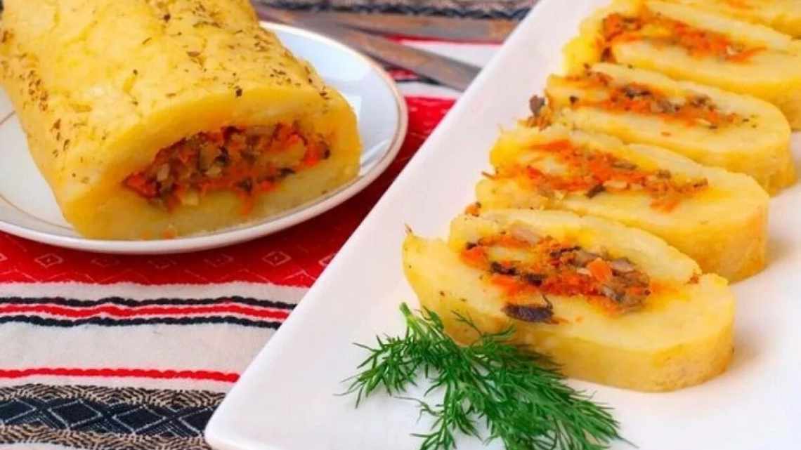 Картофельный рулет с овощами