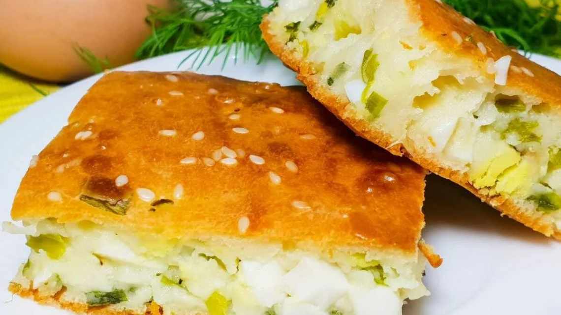 Заливной пирог с курицей и зеленым луком