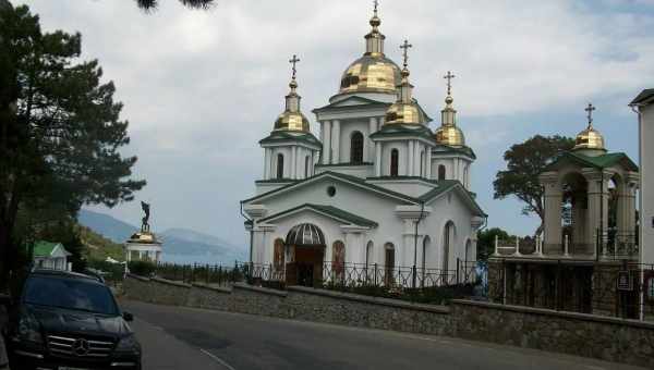 Церковь всех Крымских святых и Феодора Стратилата