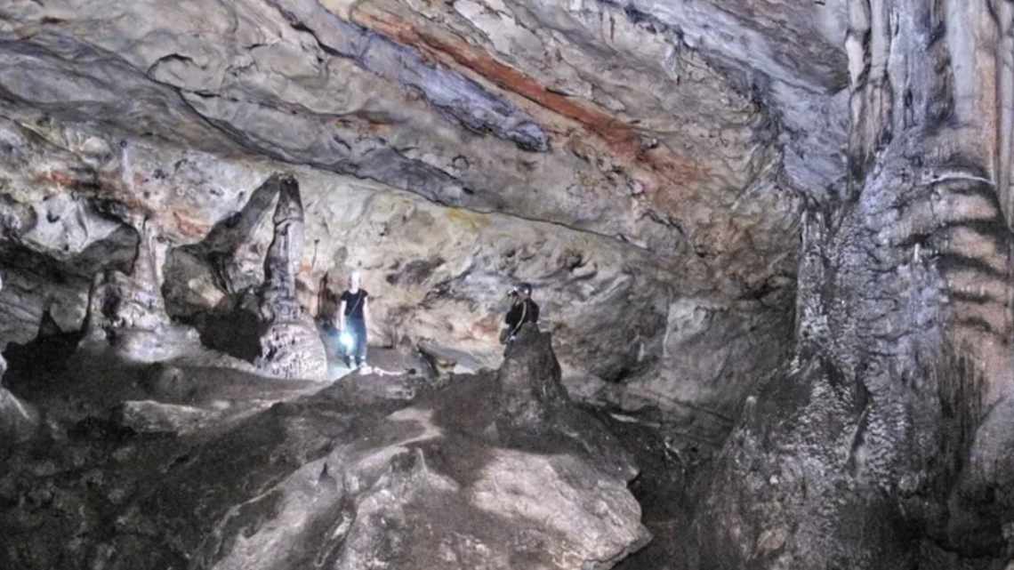 Найдена пещера с ползающими по стенам рыбами