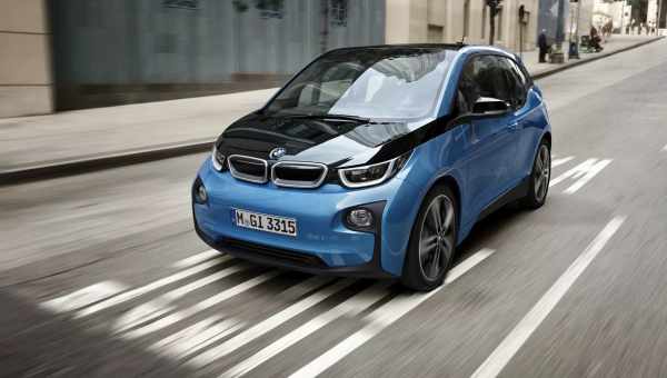 Битва поколений: электромобиль BMW i3s против Dodge Charger