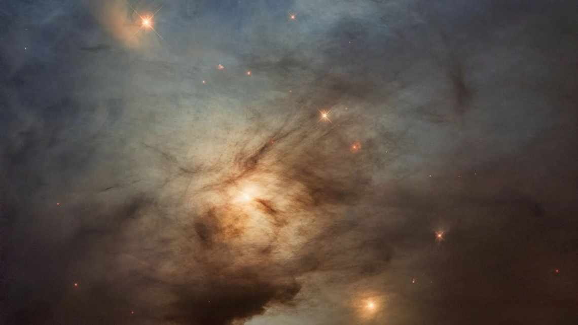 Hubble сфотографировал извержения криовулканов Европы