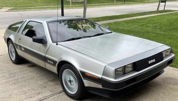 От DeLorean до «Гигалошади»: 10 самых крутых тачек из фильмов