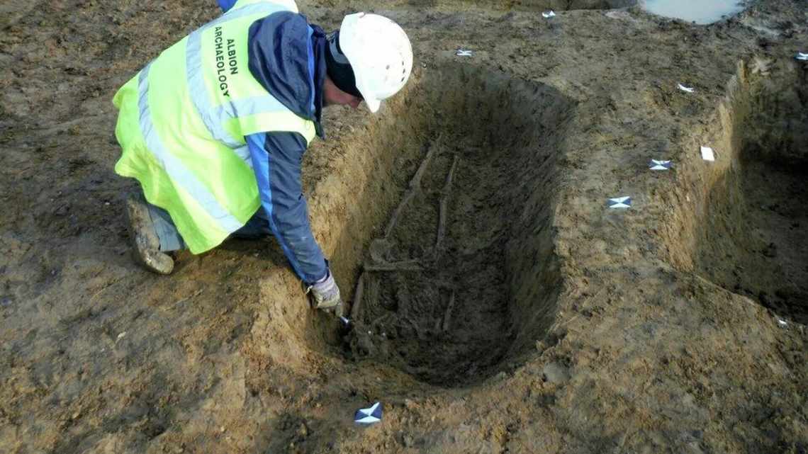 Археологи впервые нашли в Британии останки распятого римлянами человека