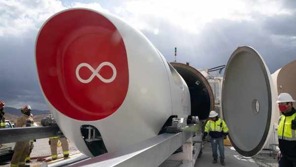 Разные капсулы Hyperloop впервые испытали на тестовом участке SpaceX