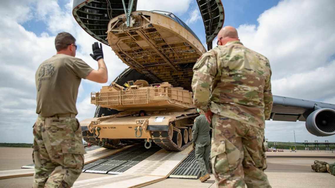 Американцы обследовали транспортник с помощью дрона