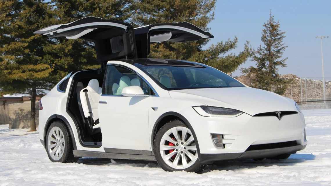 Tesla Model X первой из электромобилей пересекла пустыню