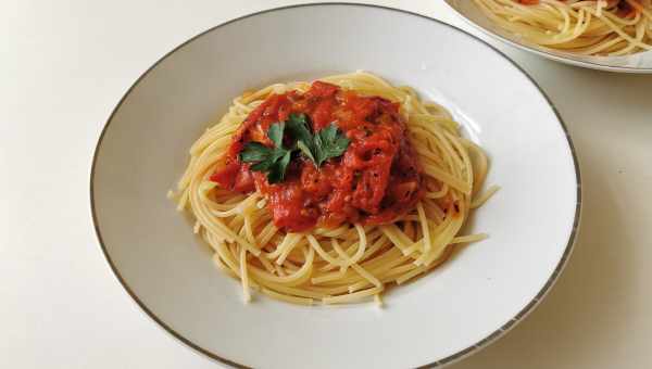 Спагетті з соусом маринара