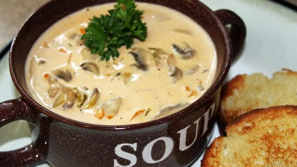 Суп-капучіно з білих грибів і шампіньйонів