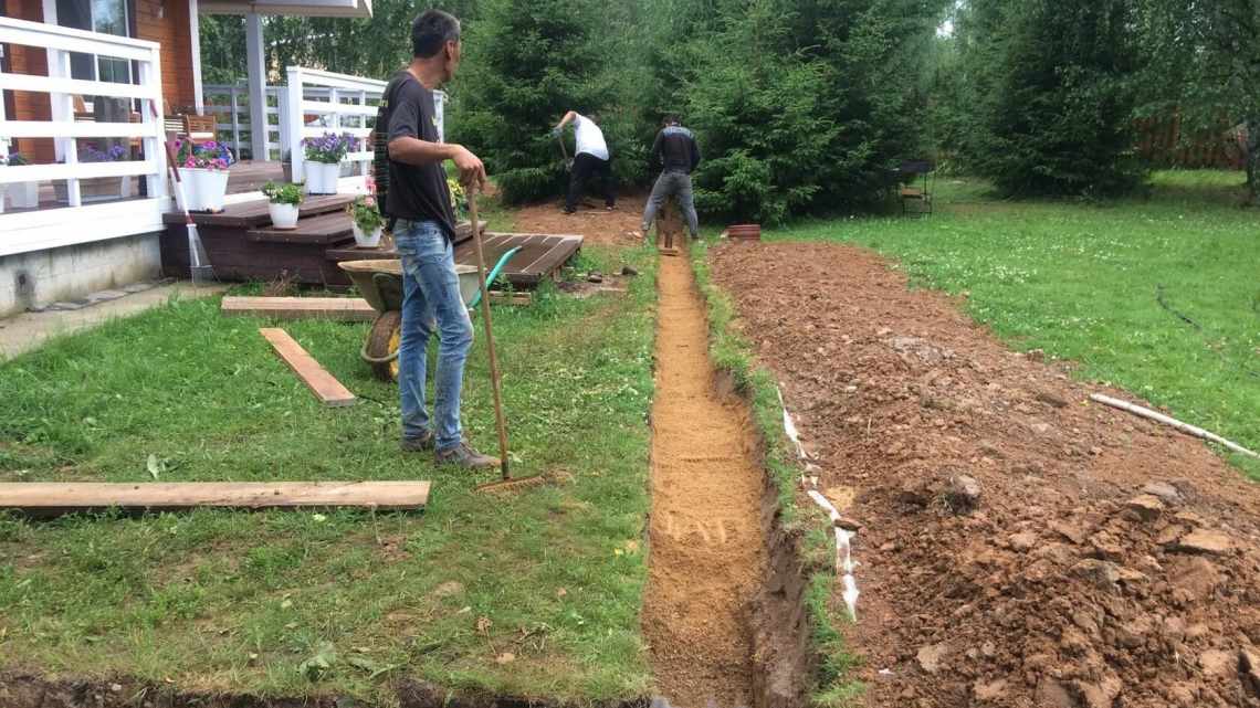 2 способи вирівнювання ділянки своїми силами